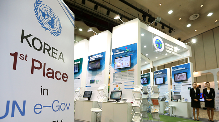 2014 UN 공공행정포럼에 설치된 한국관. 한국은 UN 전자정부 평가에서 3회 연속 1위를 차지했다. (사진: 전한)