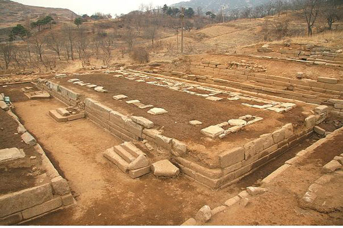 만월대의 고려 왕궁터 2008년 남북 공동조사 발굴 현장