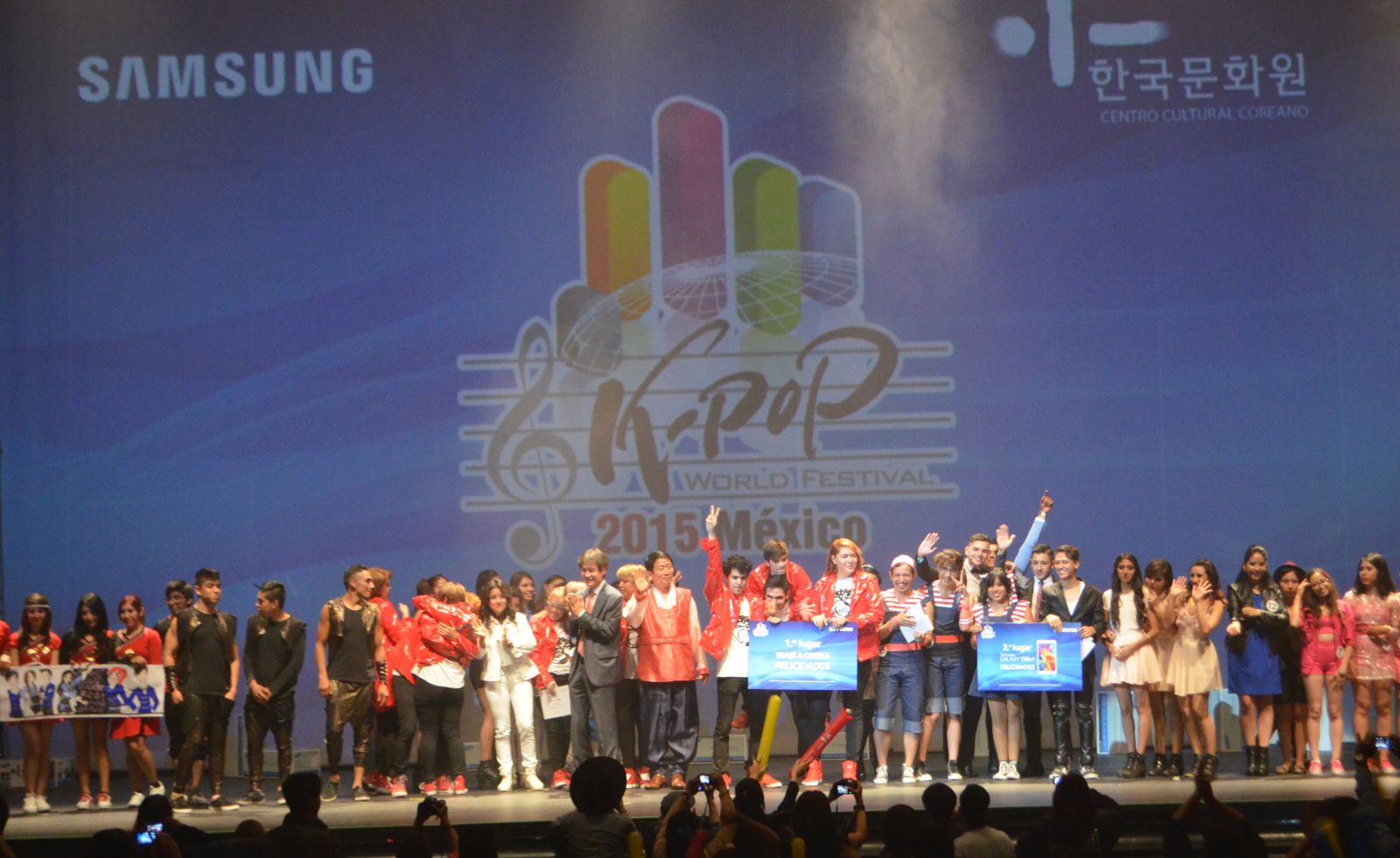 ‘K-POP 월드 페스티벌 멕시코 예선대회’을 확대 개최한 '멕시코 한류팬 한마당 축제'에 참가한 15개 경연팀은 케이팝에 맞춰 흥겨운 무대를 선보였다.