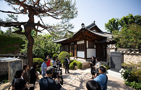 한국 문화를 알리기 위해 모인 10명의 외신기자들