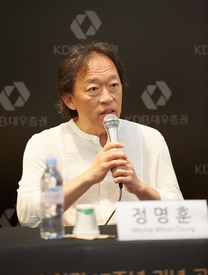 서울시립교향악단 정명훈 예술감독이 ECM뮤직페스티벌 기자회견에서 답변을 하고 있다. (사진: 크레디아)