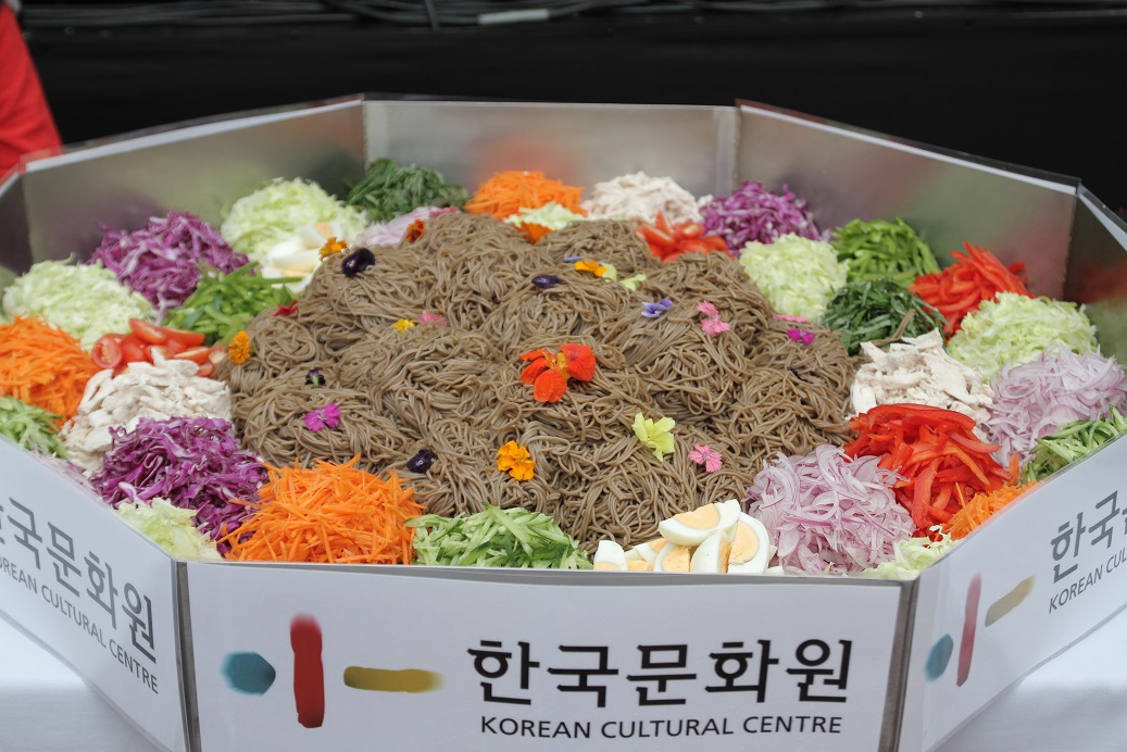활동 - 캠시음식축제에서 강원도 막국수를 | 국제문화홍보정책실 캠시음식축제에서 강원도 막국수를