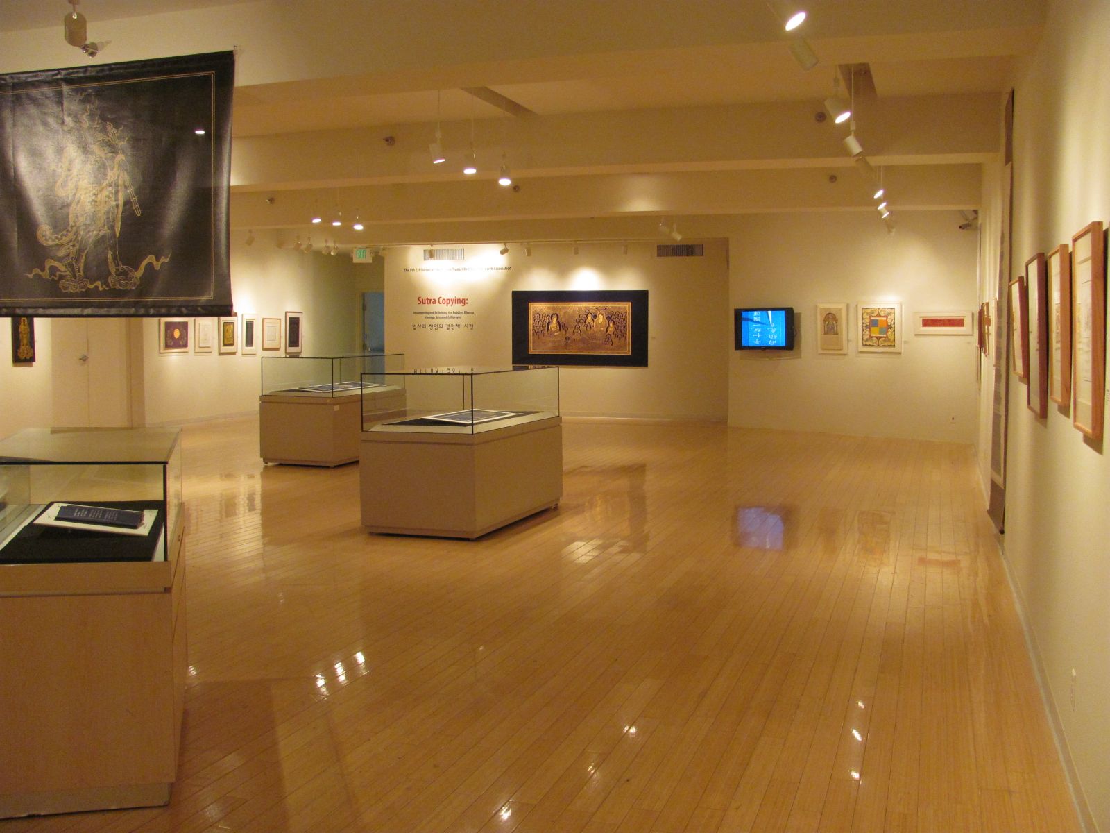 '법사리 장엄의 결정체, 사경'展 전시장 전경