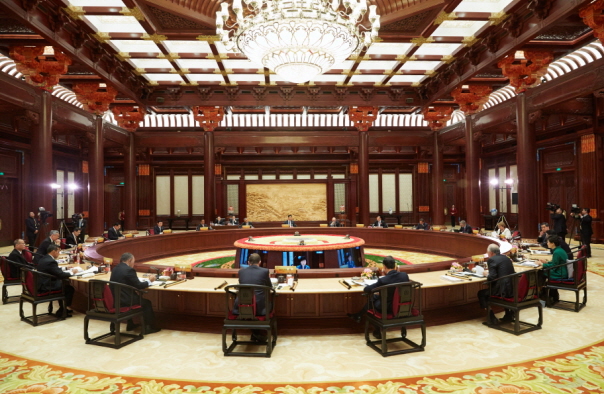 APEC 정상회의에 각국 정상들이 회의를 진행 중 입니다.