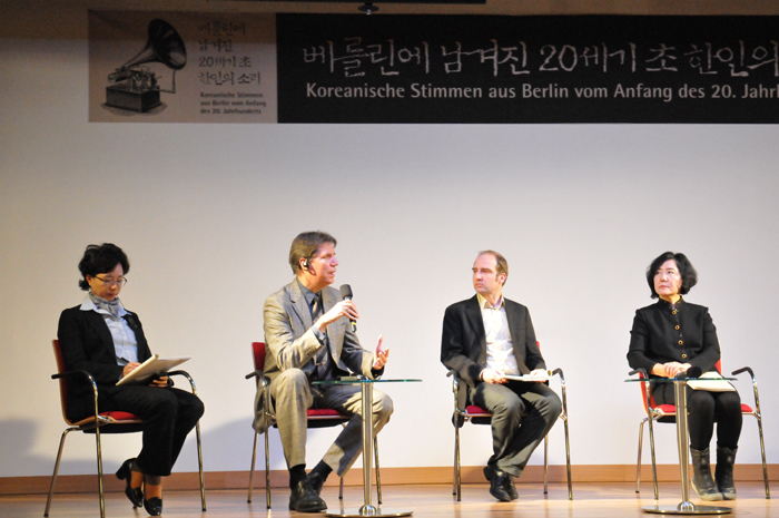  13일 주한독일문화원에서 열린 학술회의 ‘베를린에 남겨진 20세기 초 한인의 소리’에서 베를린 민족학박물관과 훔볼트 대학교의 관계자들이 한인포로들이 남긴 음원을 주제로 토론을 하고 있다.