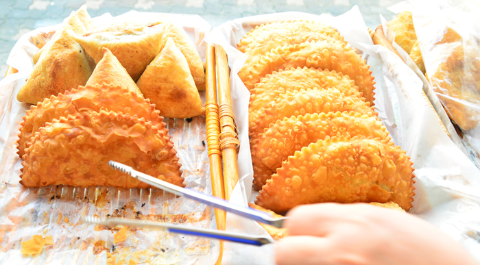 ‘라타 베이커리(Rata Bakery)’는 양고기가 속에 채워진 페이스트리를 판매한다.