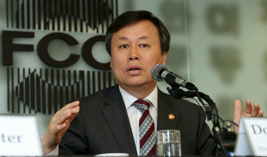 ▲ 도종환 문화체육관광부 장관이 17일 서울 광화문 한국프레스센터 18층 서울외신기자클럽(SFCC)에서 열린 간담회에 참석, 외신기자들의 질문에 답하고 있다. 문화체육관광부