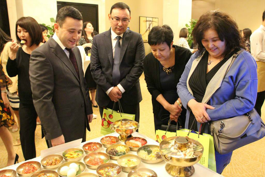 활동 - 한국의 맛과 멋을 알리는 귀빈 초청 ‘한식의 밤’ | 국제문화홍보정책실 한국의 맛과 멋을 알리는 귀빈 초청 ‘한식의 밤’  