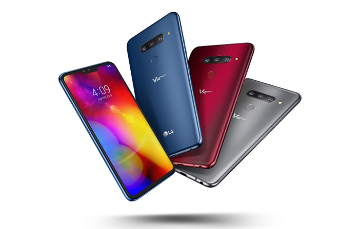 ▲ 'CES 혁신상(CES Innovation Honoree)' 중 '최고혁신상(Best of Innovations)'을 받은 LG V40 씽큐(THINQ). LG전자