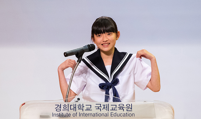 ▲ 14일 오후 서울 동대문구 경희대학교에서 '제22회 세계 외국인 한국어 말하기 대회'에서 본선에 오른 일본학생 구라타 요츠하 양이 발표하고 있다.