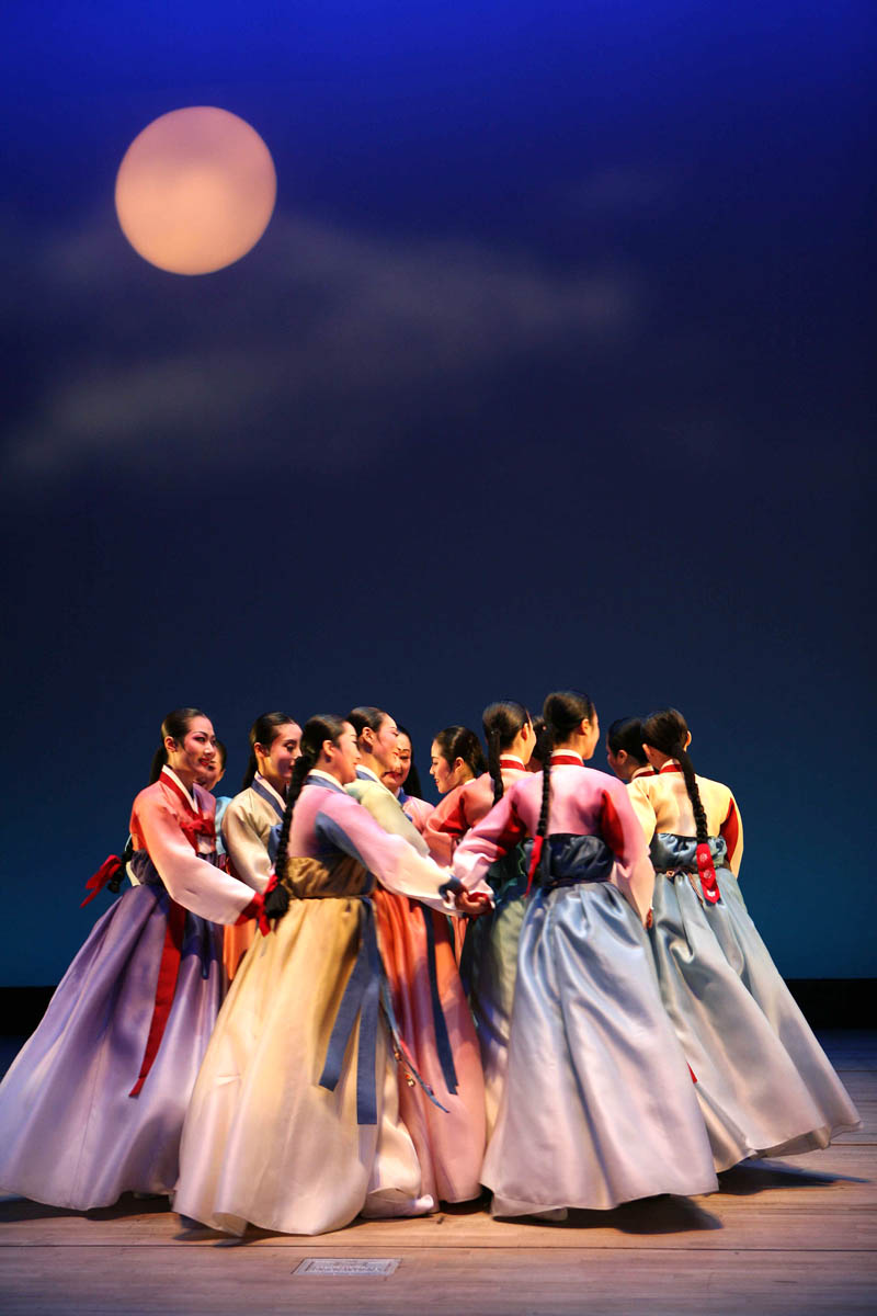 Điệu múa Ganggangsullae (강강술래) 뉴욕한국문화원, '온라인 무형문화유산 렉처 퍼포먼스: “강강술래”' 개최