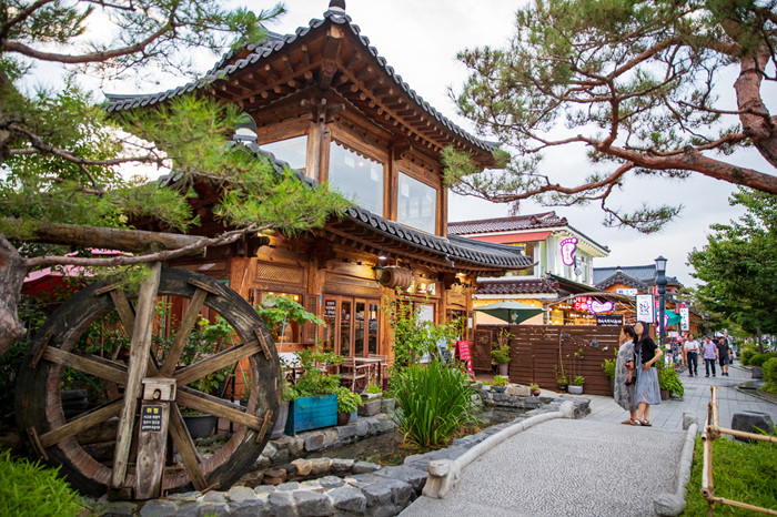 활동 - 주카자흐스탄한국문화원, 한국문화원과 함께 떠나는 온라인 한국여행 사진전(전주 한옥마을) | 국제문화홍보정책실... 