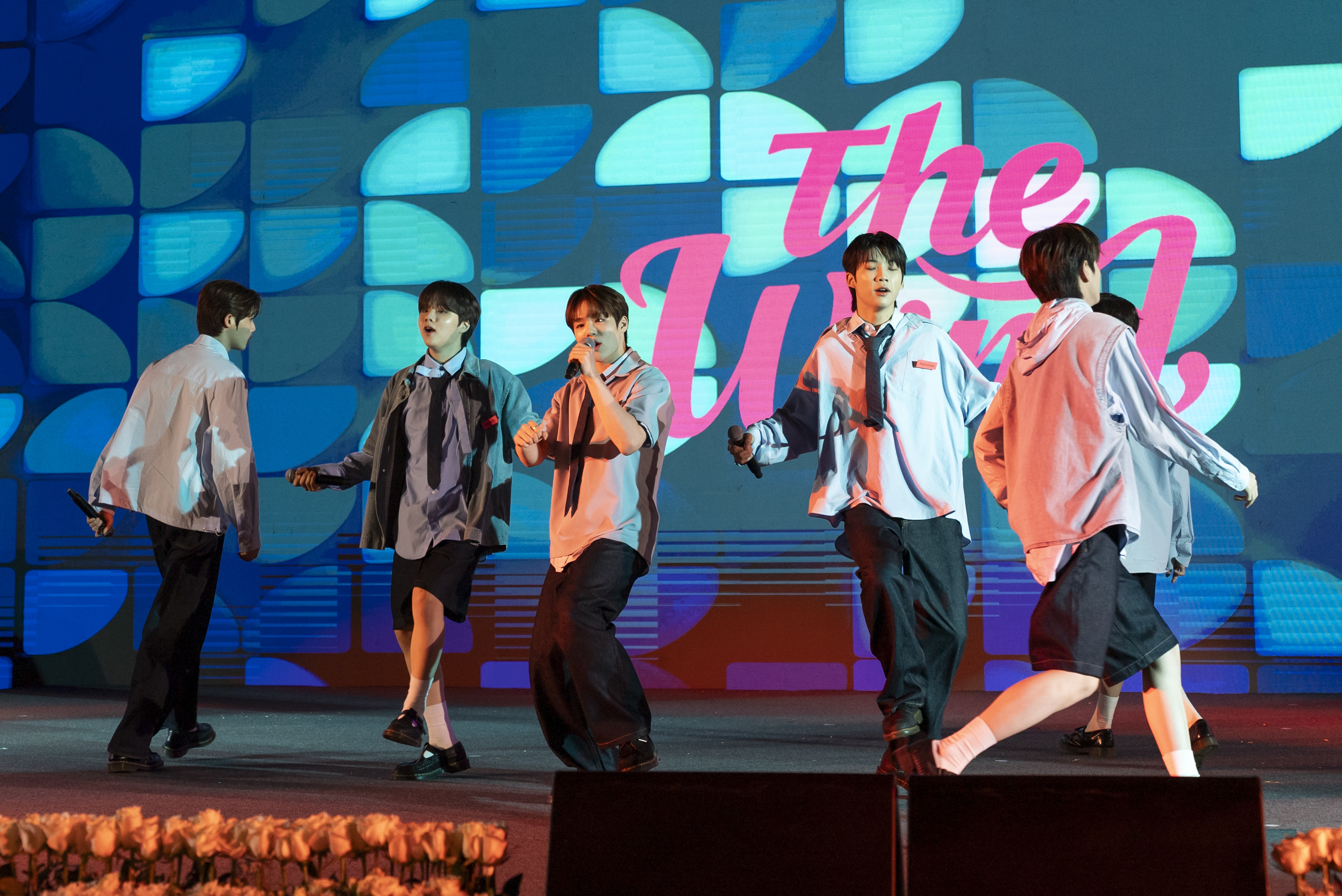 K-Pop그룹 THE WIND의 무대