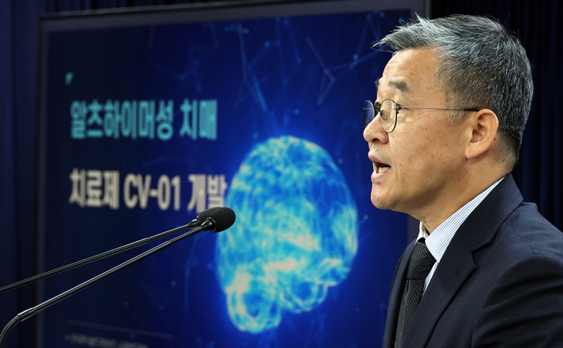 ▲ 황판식 과학기술정보통신부 연구개발정책실장이 정부서울청사에서 한국과학기술연구원 출자기업의 바이오 기술 해외 이전을 설명하고 있다. 연합뉴스