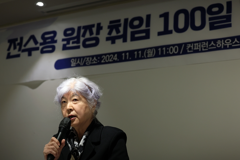 ▲ 전수용 한국문학번역원장이 11일 서울 중구 컨퍼런스하우스 달개비에서 취임 100일 기념 기자간담회에서 발언하고 있다. 이준영 기자 coc7991@korea.kr