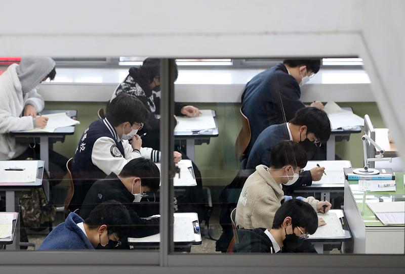 코리아넷뉴스 - [사진으로 보는 한국] 올해 첫 전국연합학력평가 | 국제문화홍보정책실 [사진으로 보는 한국] 올해 첫 전국연합학력평가