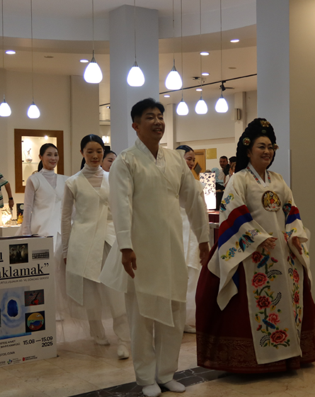 광복 80주년 기념 '빛을 품다' 전시회