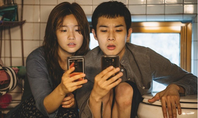 ﻿봉준호 '기생충', NYT '21세기 최고의 영화' 1위 영예